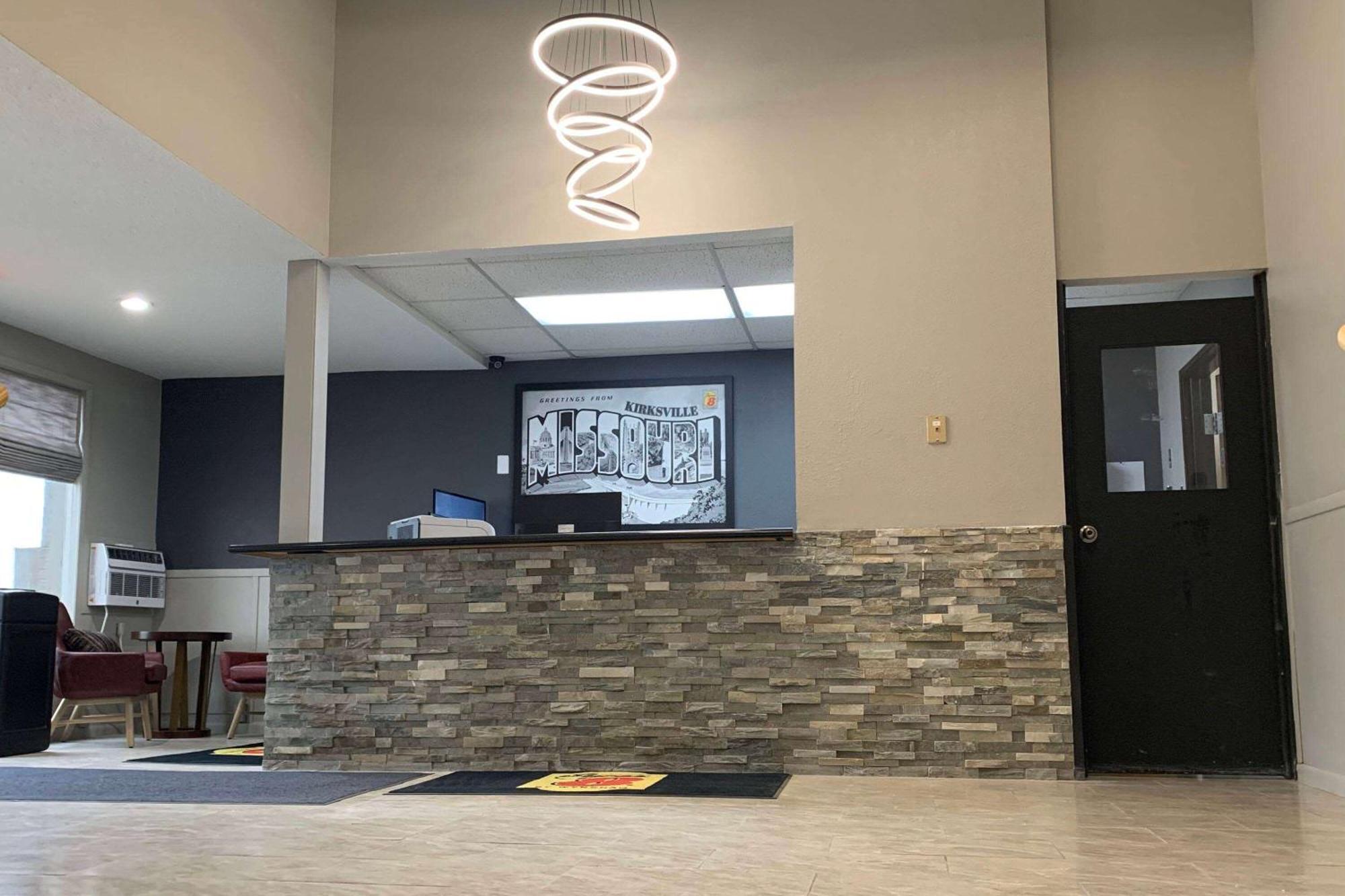 Super 8 By Wyndham Kirksville-University Area Exterior photo