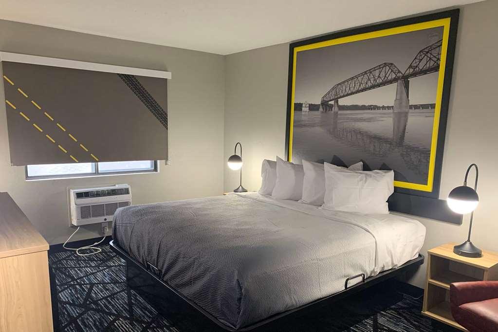 Super 8 By Wyndham Kirksville-University Area Room photo