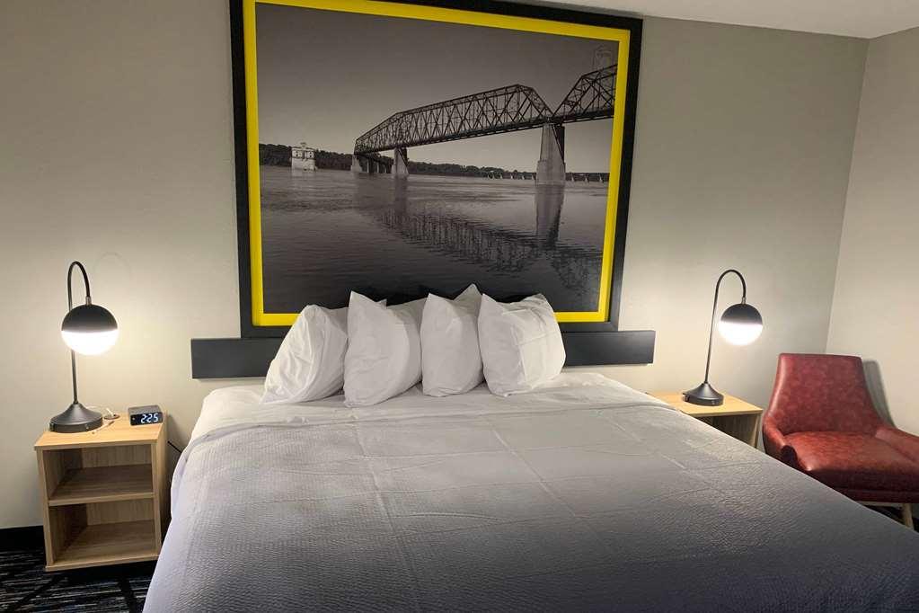 Super 8 By Wyndham Kirksville-University Area Room photo